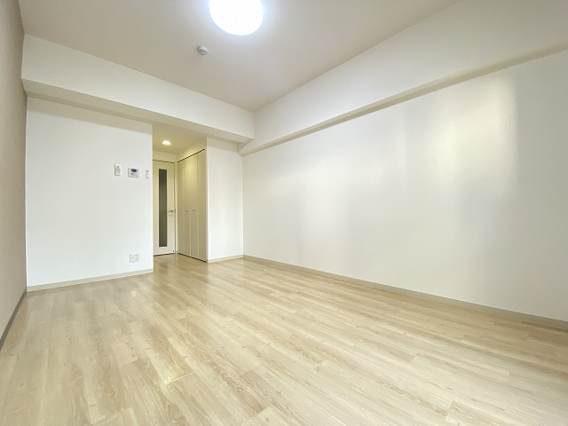 その他部屋・スペース　落ち着いた色調の寝室です