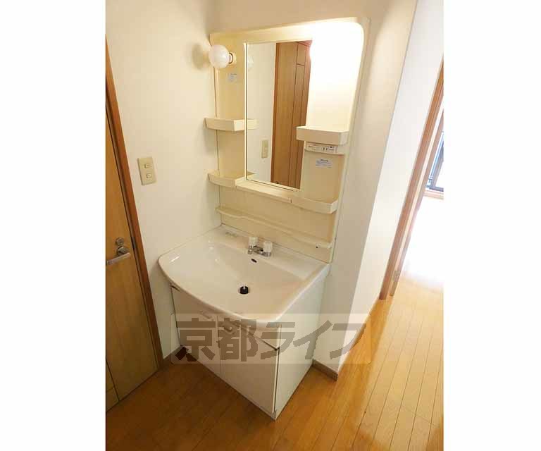 洗面設備　独立洗面台です・