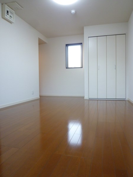 居室・リビング　8.2畳の広々としたお部屋です。