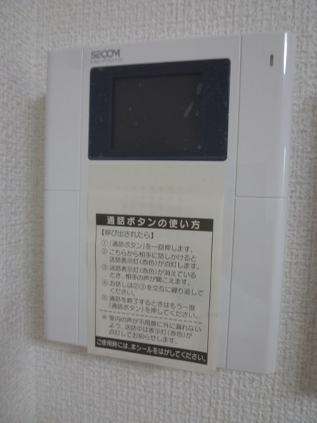 セキュリティ　モニター付きインターホン完備です。