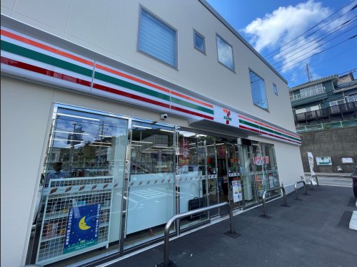 コンビニ　セブンイレブン　横須賀長浦町店（コンビニ）まで577m