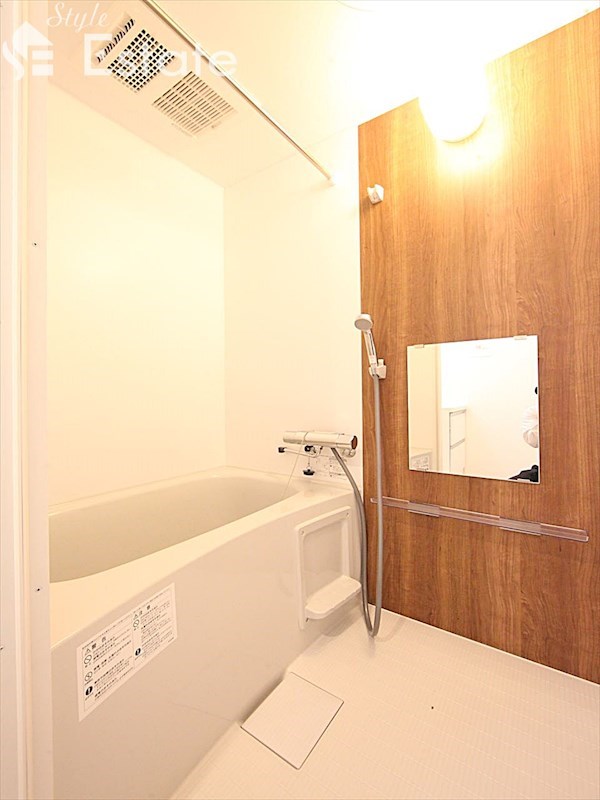 バス・シャワールーム　バスルーム