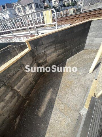 バルコニー　暖かな日差しのふりそそぐバルコニー