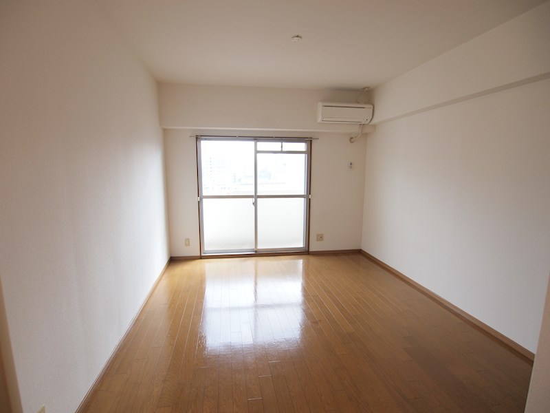 居室・リビング　落ち着く雰囲気の室内