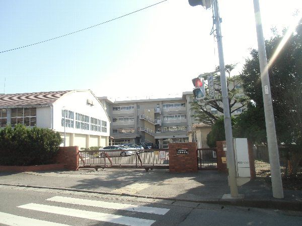 小学校　横須賀市立荻野小学校（小学校）まで950m