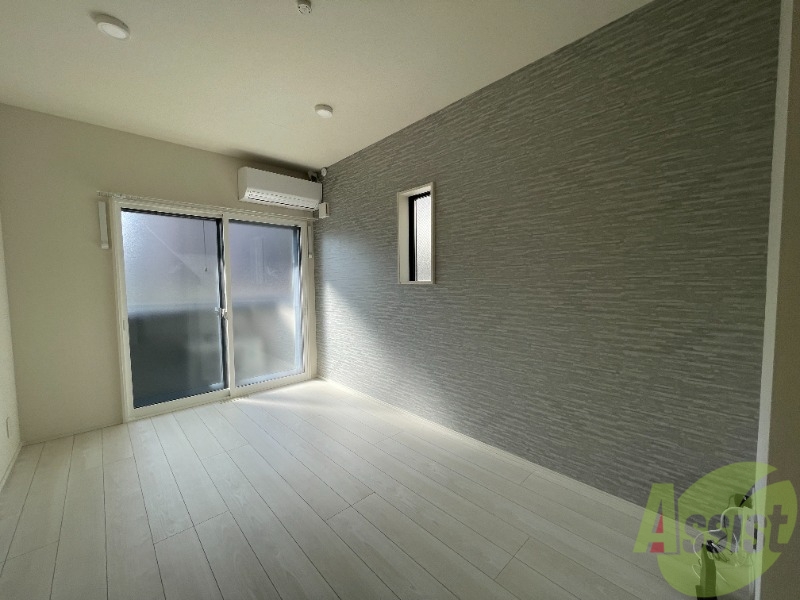 居室・リビング　きれいな洋室が広がっていて居心地が良さそうですね。