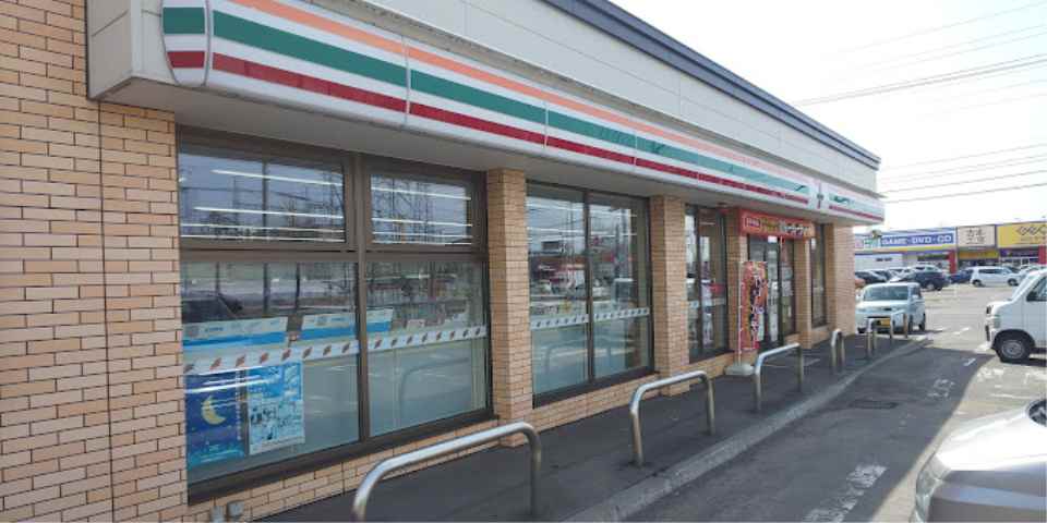 コンビニ　セブンイレブン（コンビニ）まで500m