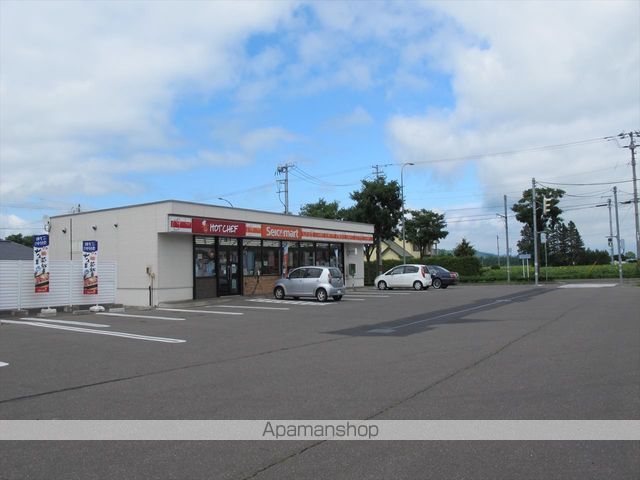 コンビニ　セイコーマート（コンビニ）まで154m