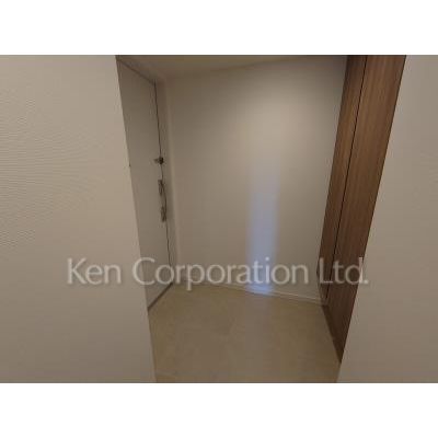 玄関　同タイプ3階のお部屋を撮影。仕様が異なることがあります。