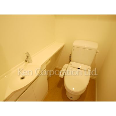 トイレ　同タイプ3階のお部屋を撮影。仕様が異なることがあります。