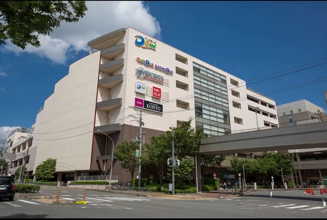 ショッピングセンター　Dew阪急山田（ショッピングセンター）まで964m