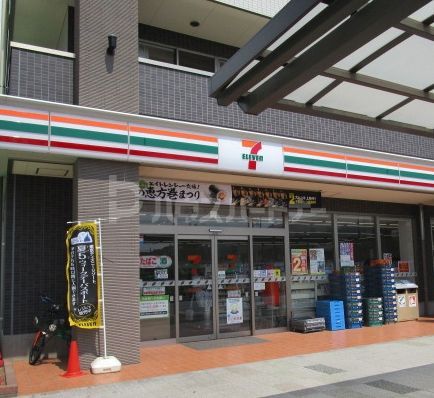 コンビニ　セブンイレブン飯山満駅前店（コンビニ）まで300m