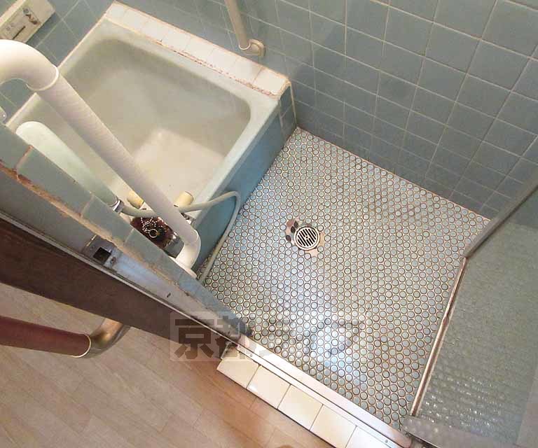 バス・シャワールーム　レトロなお風呂です