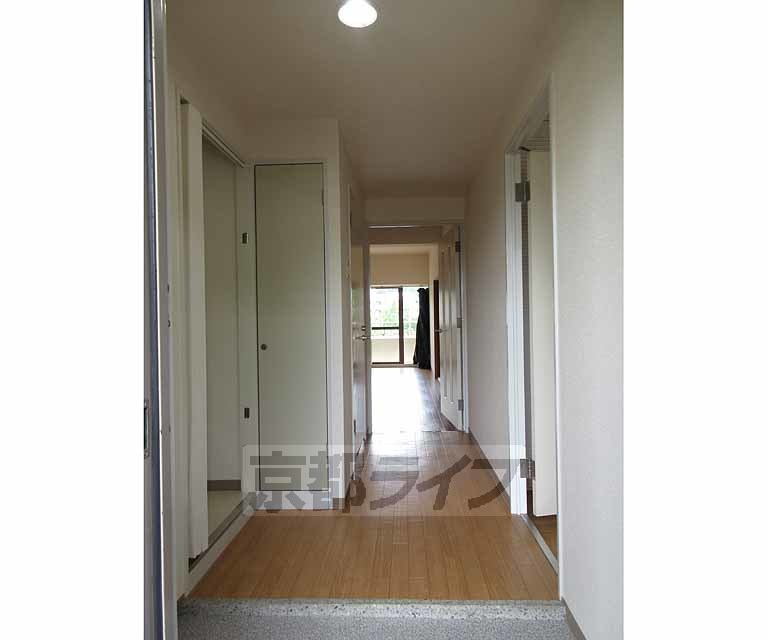 その他部屋・スペース　通風のいい廊下です