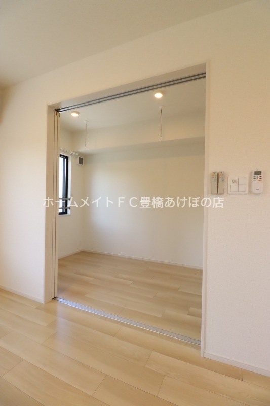 バルコニー　同型完成モデル　サンルーム