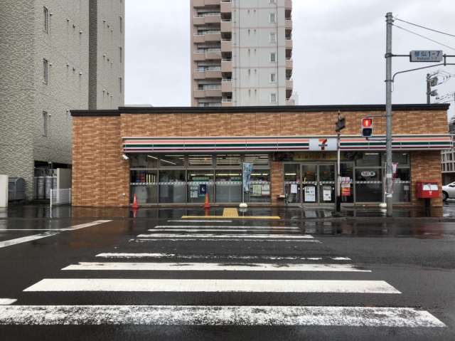 コンビニ　セブンイレブン（コンビニ）まで173m