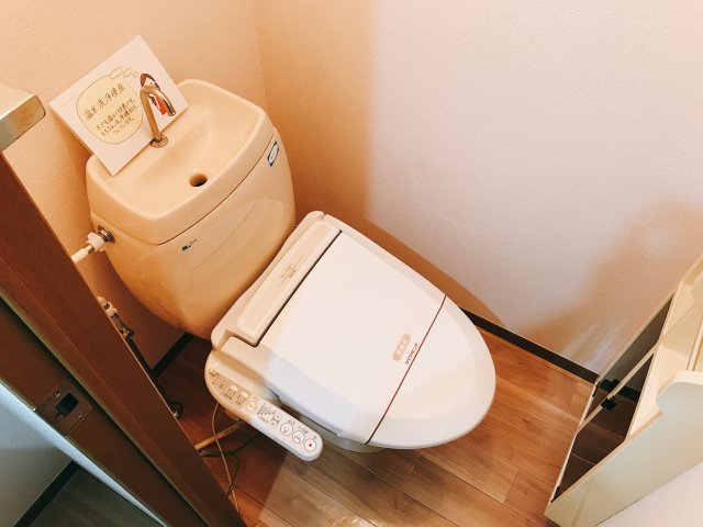 トイレ　温水洗浄暖房便座