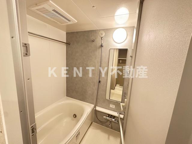 バス・シャワールーム　コンパクトで使いやすいお風呂です