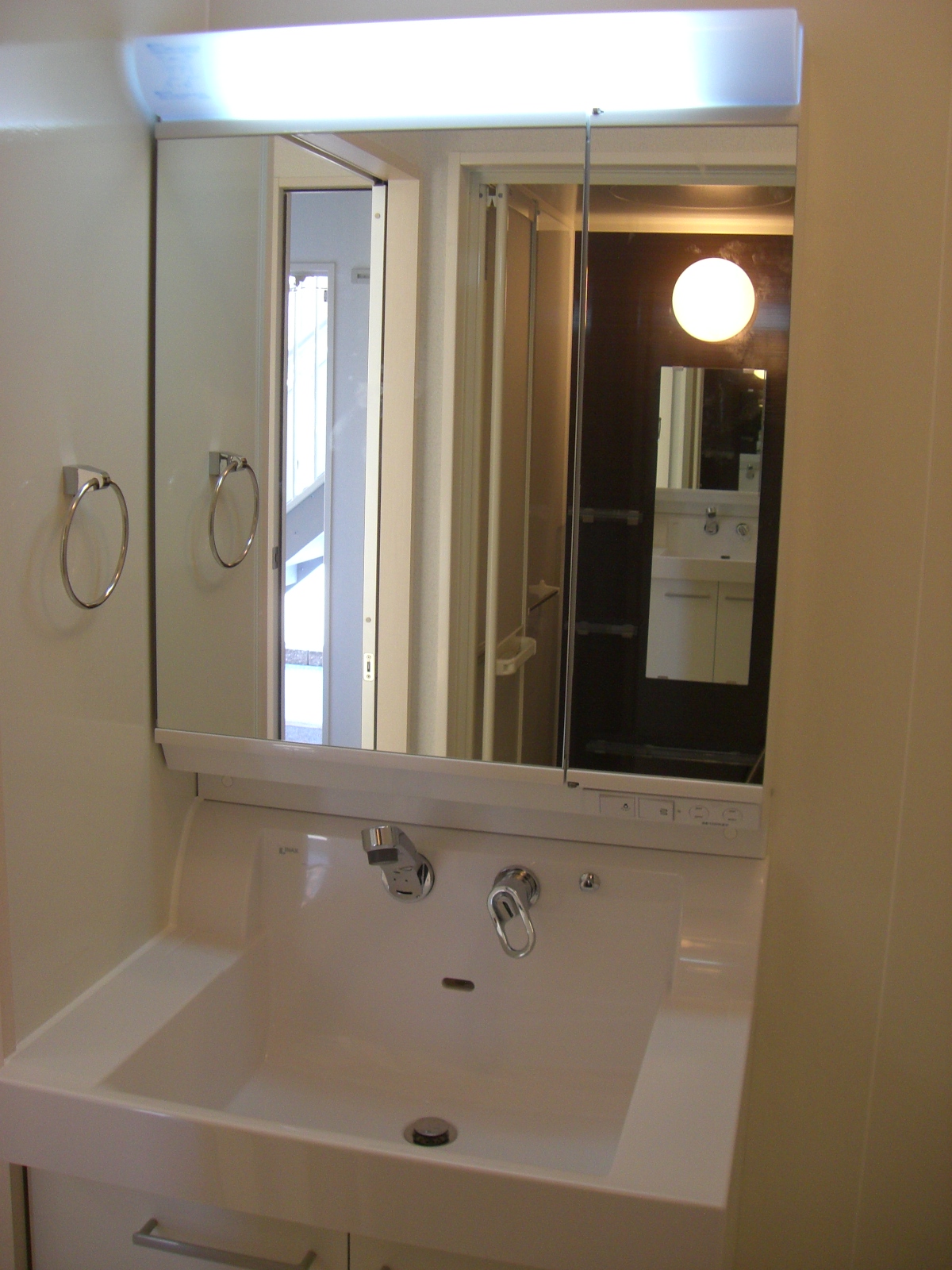 洗面設備　※別のお部屋の写真です※
