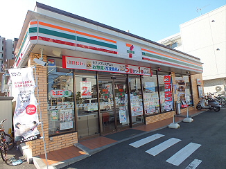 コンビニ　セブンイレブン調布布田4丁目店（コンビニ）まで70m