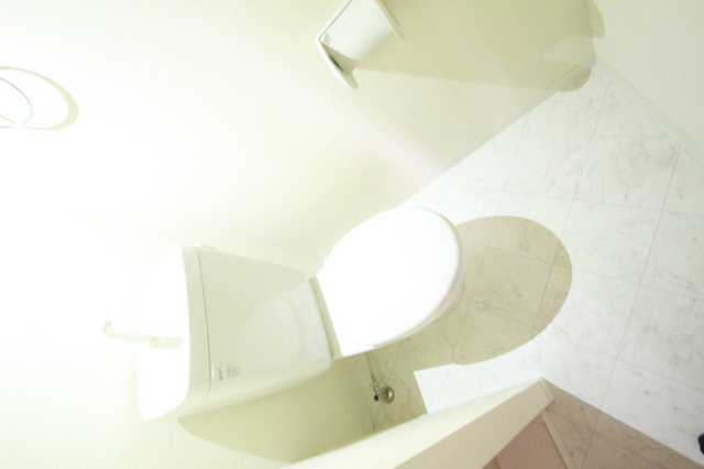 トイレ　※別室の参考写真の為、現況優先です。