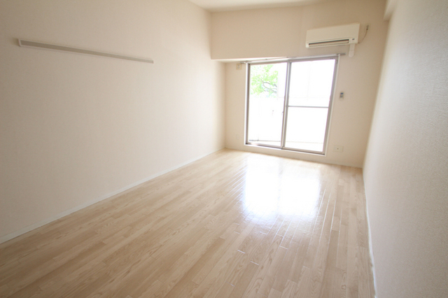 居室・リビング　※別室の参考写真の為、現況優先です。