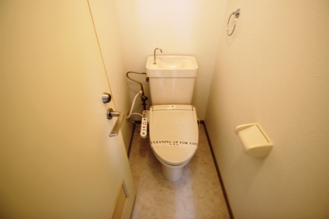 トイレ　温水器付暖房便座