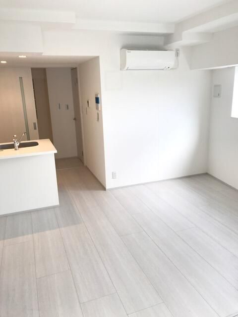 B CITY APARTMENT SUGINAMI TAKAIDOの居間写真