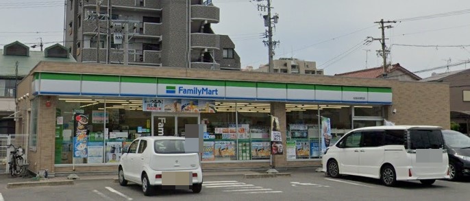 コンビニ　ファミリーマート 名西名塚町店（コンビニ）まで308m