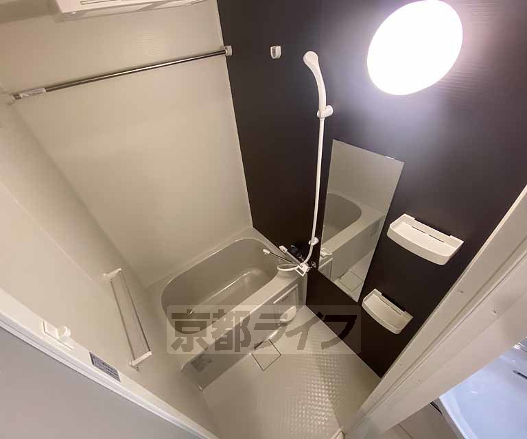 バス・シャワールーム　ゆったりとくつろげる浴室です。