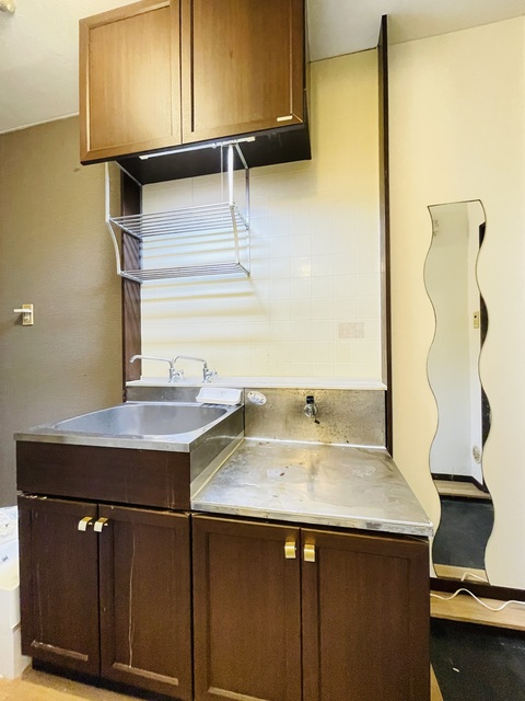 キッチン　キッチンは収納付なので、調理器具など必要な物を収納できます☆