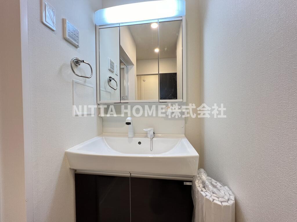 洗面設備　三面鏡付き洗面台もあります♪