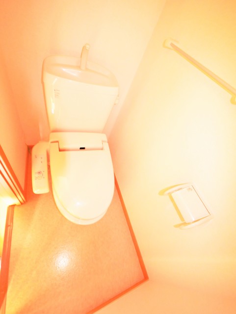 トイレ　★温水洗浄便座のあるトイレです★