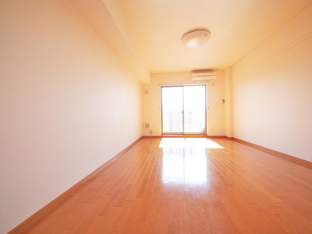 居室・リビング　★明るいリビングの写真です★