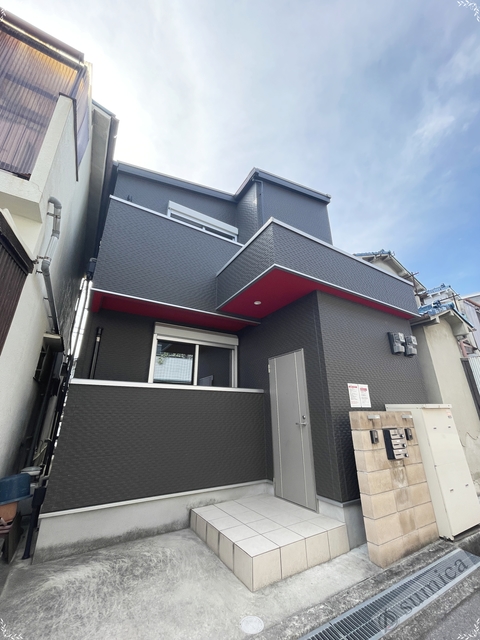 建物外観　築浅の新しい建物です♪♪