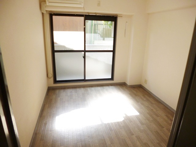 居室・リビング　別号室の写真です