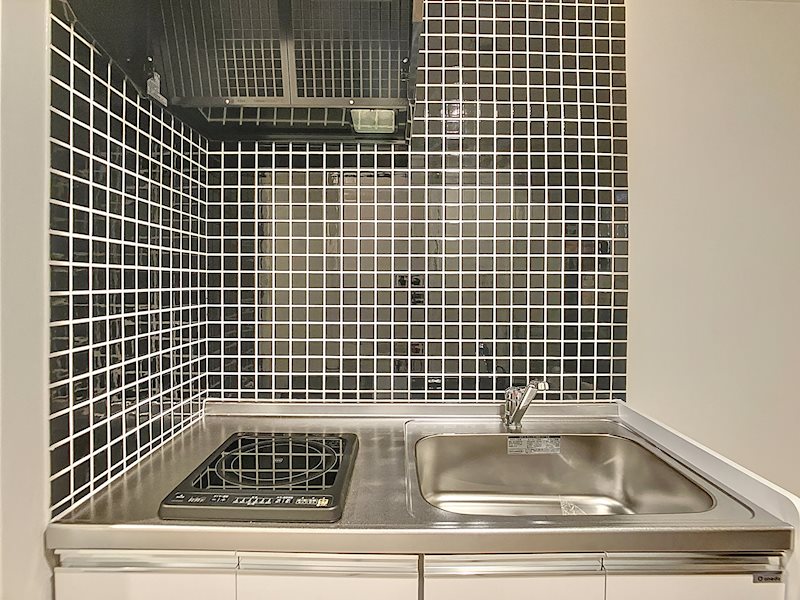 キッチン　タイルの色味が美しい