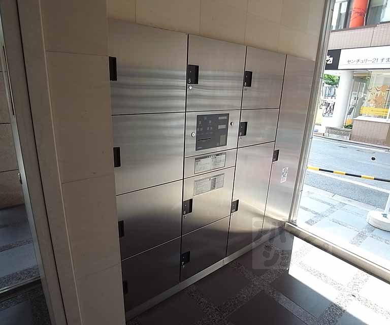 ロビー　何かと便利な宅配ＢＯＸ