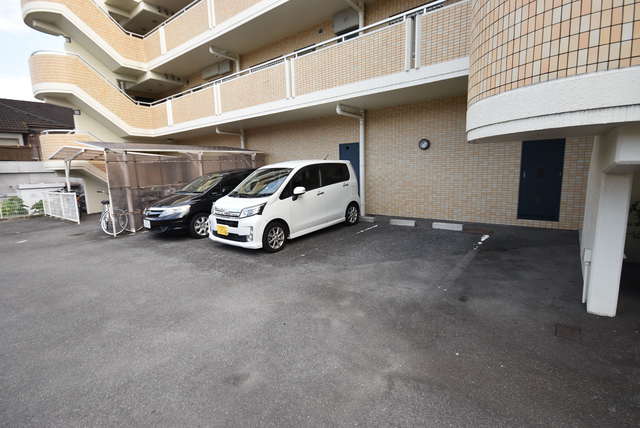 駐車場　駐車場