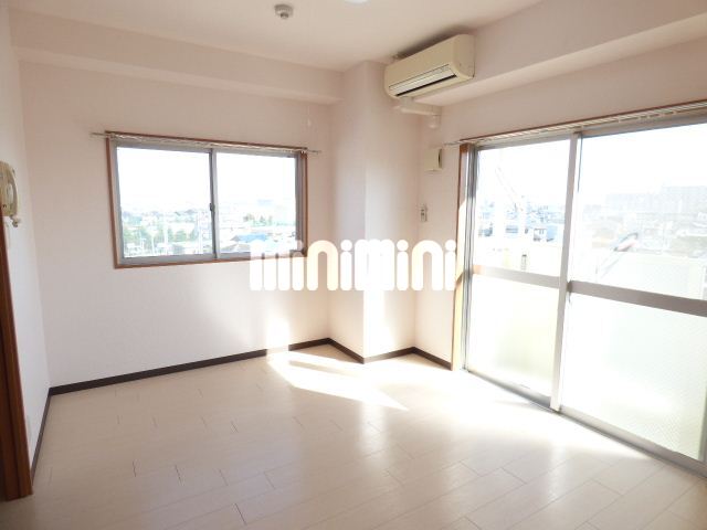 その他部屋・スペース　窓から明るい光が差し込みます