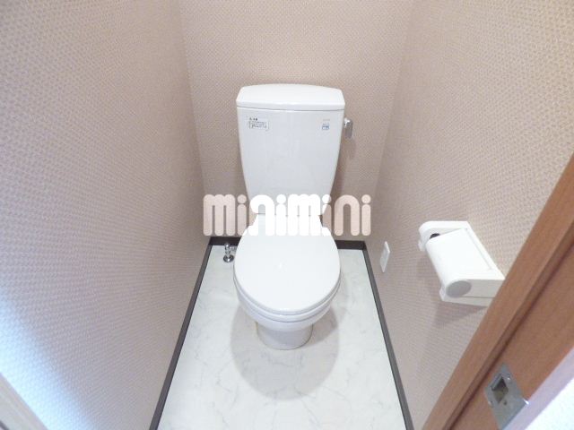 トイレ　清潔感のあるレストルーム