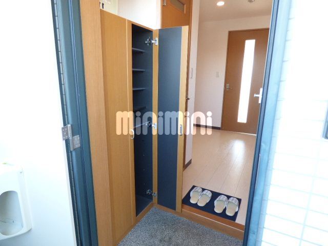 玄関　たっぷり収納できる下駄箱