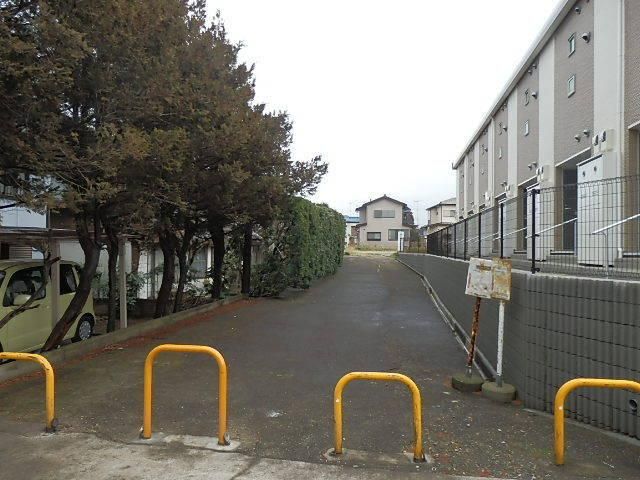 その他　植栽豊かな前面道路です