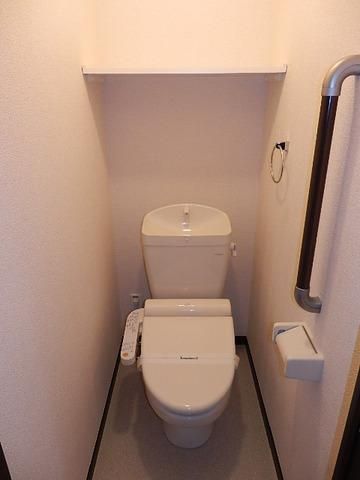 トイレ　洗浄機能付き便座