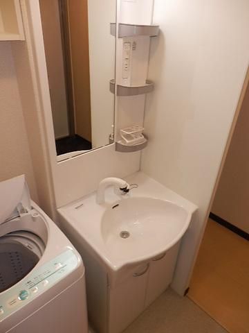 洗面設備　シャワードレッサー　洗濯機完備