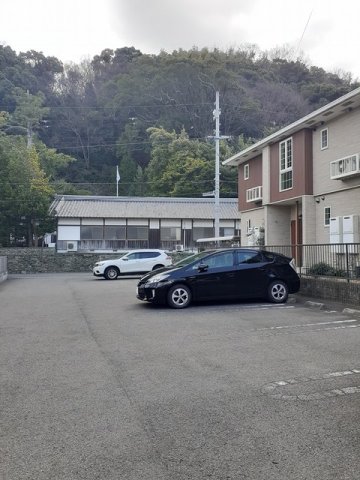 駐車場　車をお持ちの方に嬉しい駐車場付きの物件です