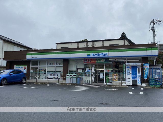 コンビニ　ファミリーマート新寺四丁目店（コンビニ）まで272m