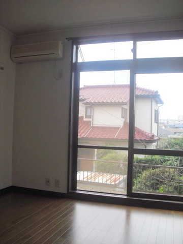 その他部屋・スペース　南西向き２面採光で明るい洋室６帖