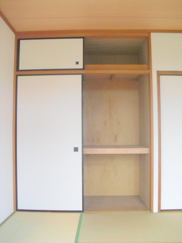 収納　奥行きと高さがある和室の収納１間