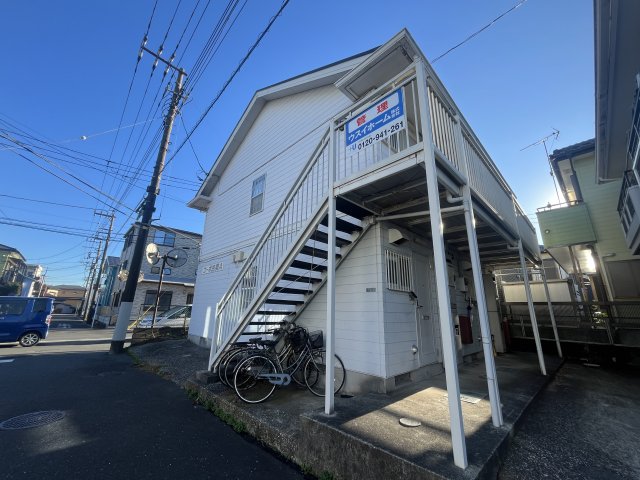 建物外観　水色の可愛らしい外観！